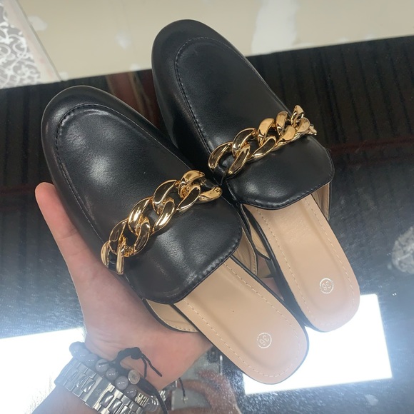 vivorosa Shoes - Gold Chain Detail Flat Slip On Mule in Black Faux Leather - Women’s